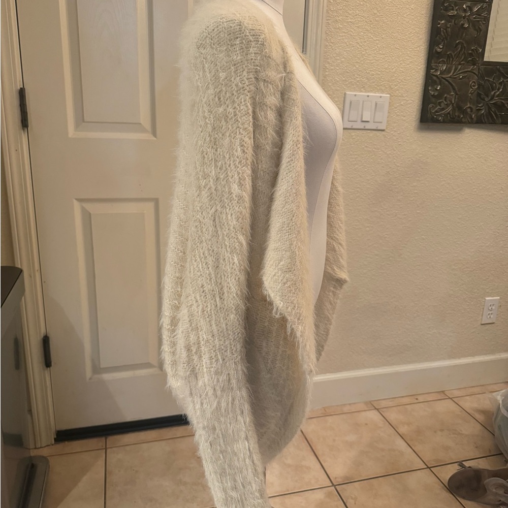 Cream sweater - Picture 3 of 4